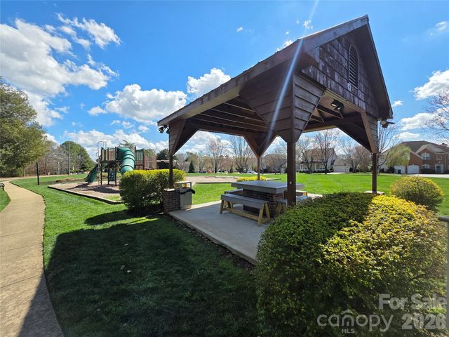 8723 Huntland Court, Charlotte, NC 28277