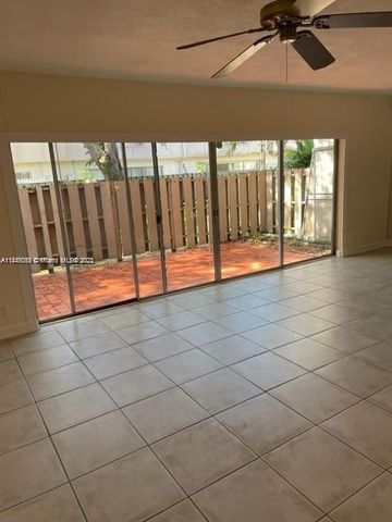 879 NW 81st Way 4, Plantation, FL 33324