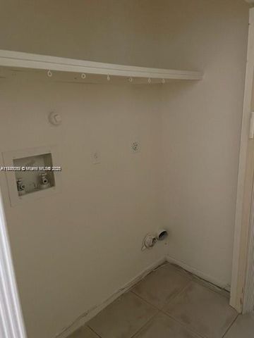 879 NW 81st Way 4, Plantation, FL 33324