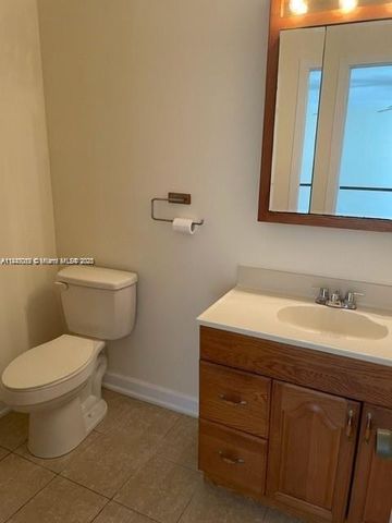 879 NW 81st Way 4, Plantation, FL 33324