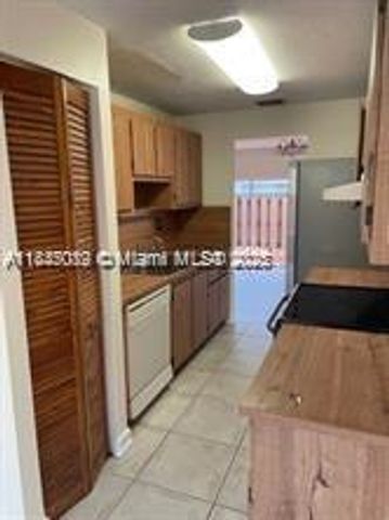 879 NW 81st Way 4, Plantation, FL 33324