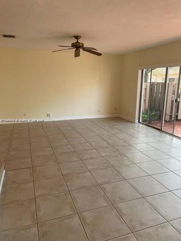 879 NW 81st Way 4, Plantation, FL 33324