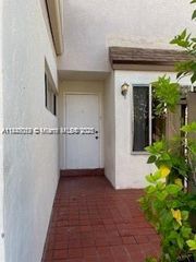 879 NW 81st Way 4, Plantation, FL 33324