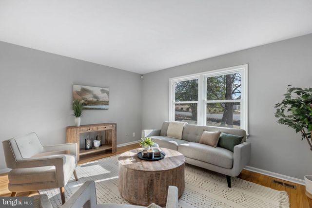 1703 SHERWOOD DR, Fredericksburg, VA 22405