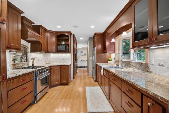 2127 Crestview COURT, Milwaukee, WI 53226