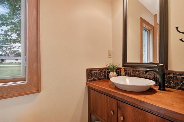 2127 Crestview COURT, Milwaukee, WI 53226