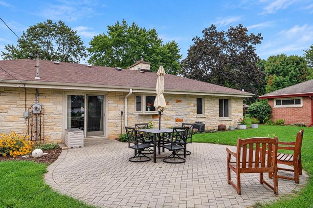 2127 Crestview COURT, Milwaukee, WI 53226