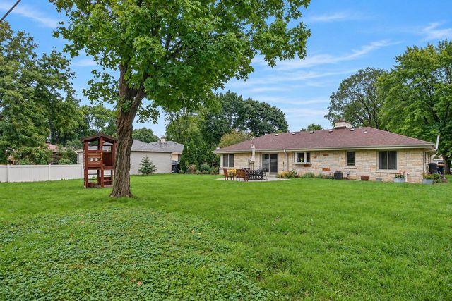 2127 Crestview COURT, Milwaukee, WI 53226