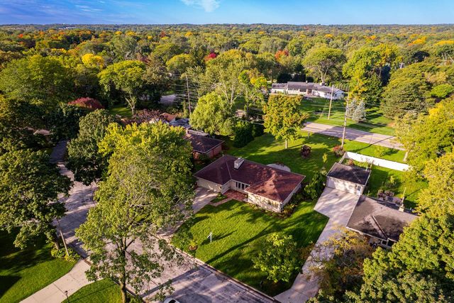 2127 Crestview COURT, Milwaukee, WI 53226