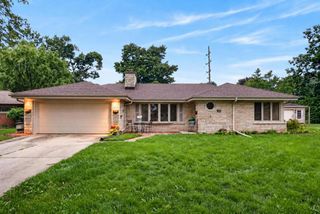 2127 Crestview COURT, Milwaukee, WI 53226