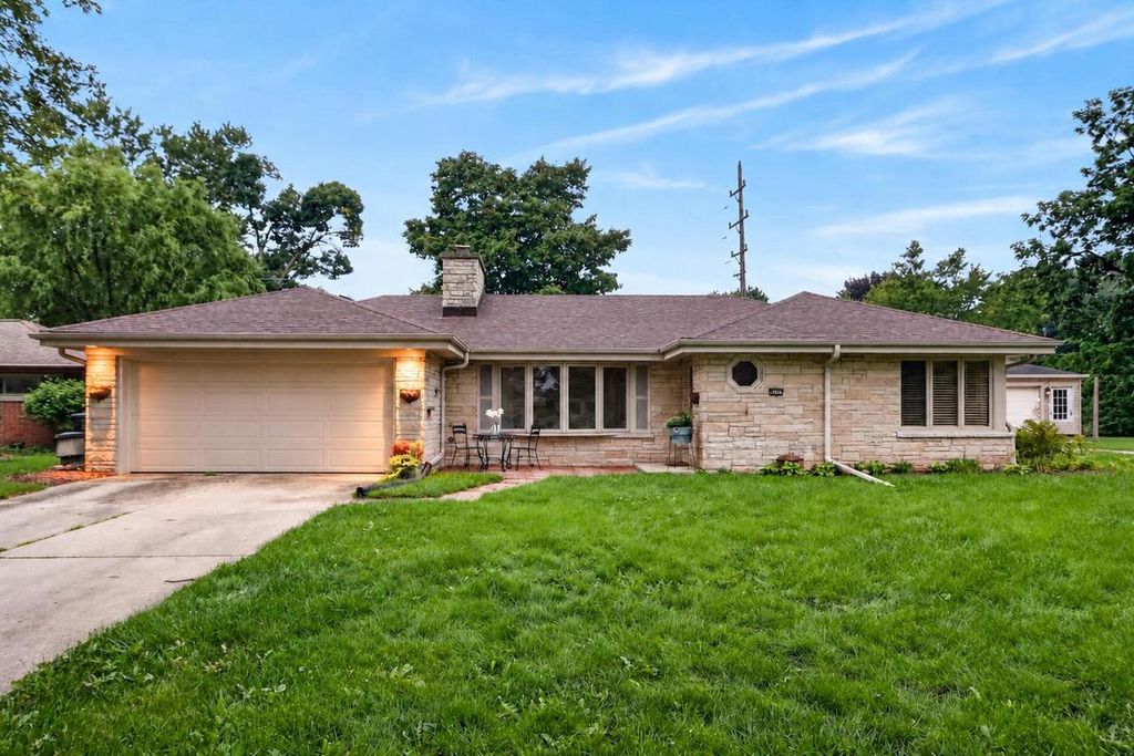 2127 Crestview COURT, Milwaukee, WI 53226