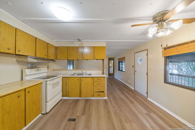 1506 HONEYSUCKLE LN, New Braunfels, TX 78130