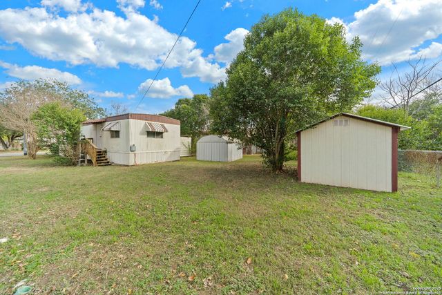 1506 HONEYSUCKLE LN, New Braunfels, TX 78130