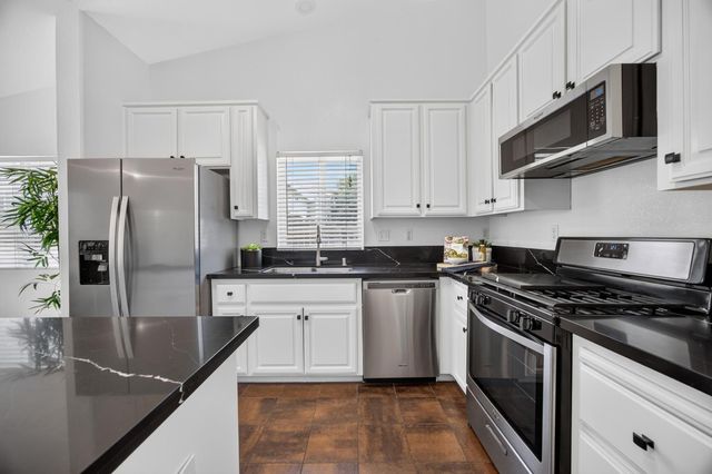 3046 Grizzly Bay, West Sacramento, CA 95691