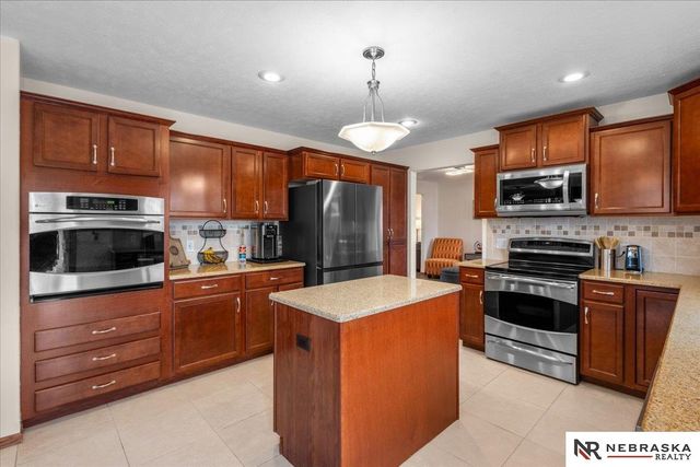 2205 Oriole Drive, Bellevue, NE 68123