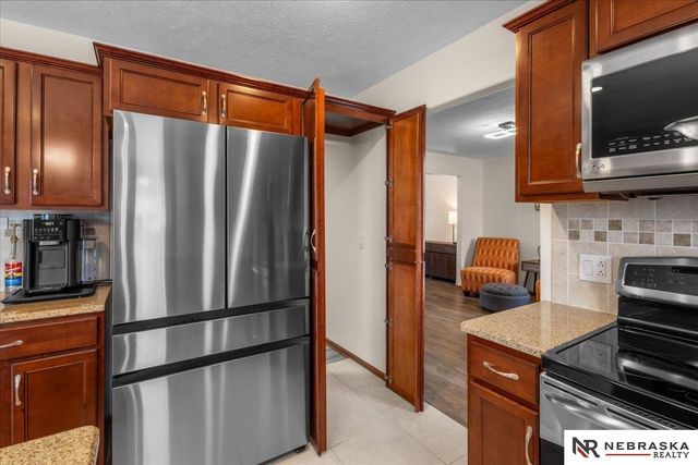 2205 Oriole Drive, Bellevue, NE 68123
