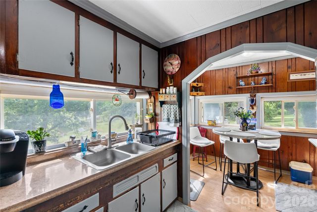 3151 N Bearwallow Road, Hendersonville, NC 28792
