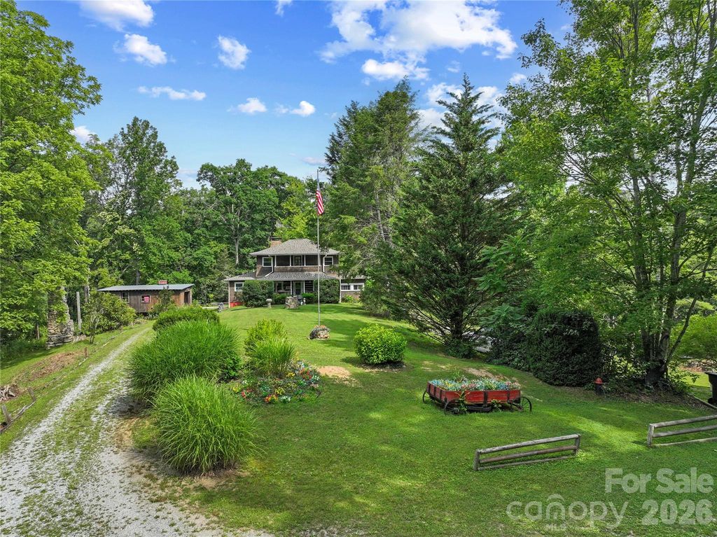 3151 N Bearwallow Road, Hendersonville, NC 28792