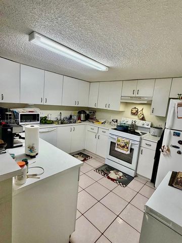 4725 SW 62nd Avenue 104, Davie, FL 33314