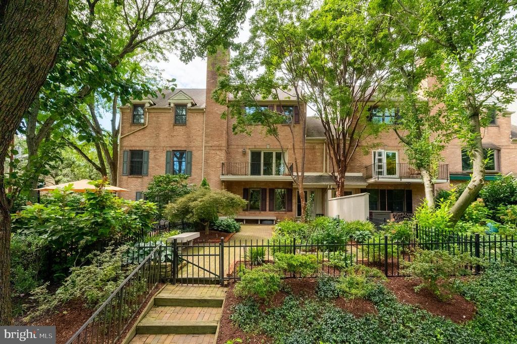 1904 ACADEMY PL, WILMINGTON, DE 19806 — exterior