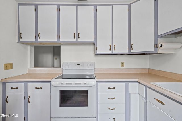 32 Maxwell Drive, Troy, NY 12180