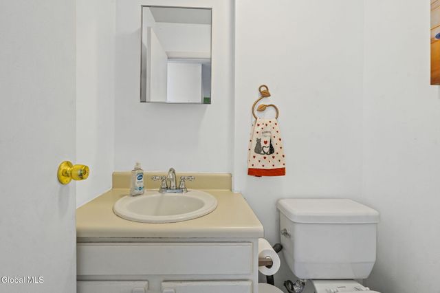 32 Maxwell Drive, Troy, NY 12180