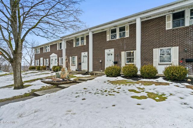 32 Maxwell Drive, Troy, NY 12180