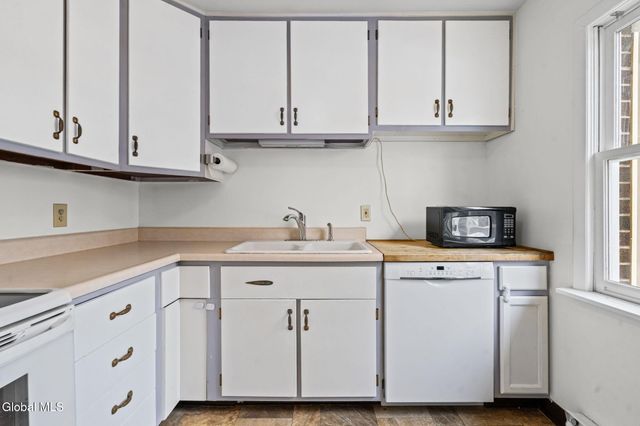 32 Maxwell Drive, Troy, NY 12180