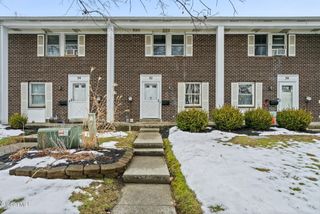 32 Maxwell Drive, Troy, NY 12180