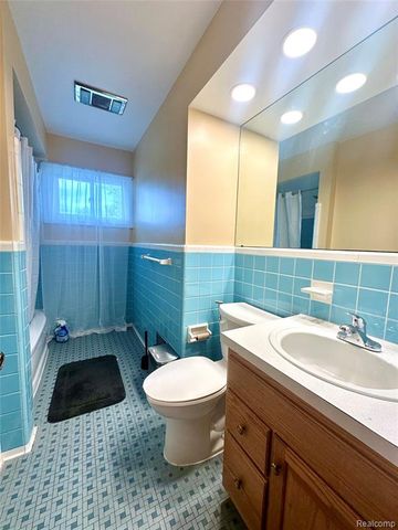 6644 Cronin Drive, Dearborn Heights, MI 48127