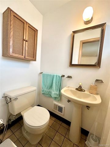 6644 Cronin Drive, Dearborn Heights, MI 48127