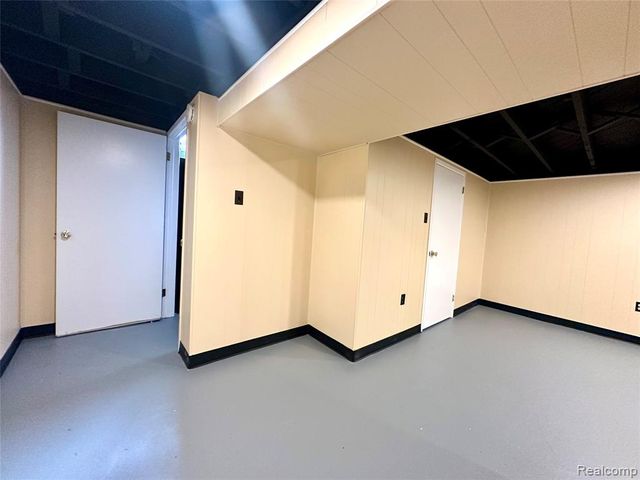 6644 Cronin Drive, Dearborn Heights, MI 48127