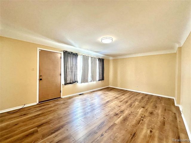 6644 Cronin Drive, Dearborn Heights, MI 48127