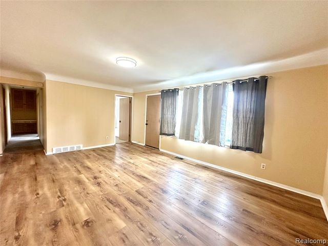 6644 Cronin Drive, Dearborn Heights, MI 48127