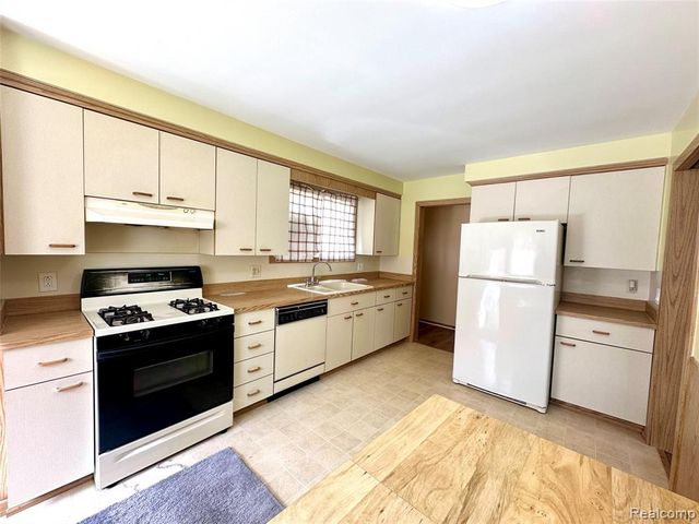 6644 Cronin Drive, Dearborn Heights, MI 48127