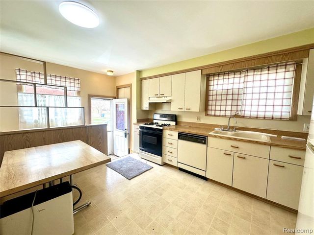 6644 Cronin Drive, Dearborn Heights, MI 48127