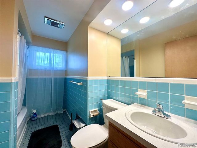 6644 Cronin Drive, Dearborn Heights, MI 48127