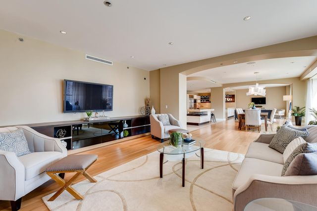 270 E Pearson Street 1402, Chicago, IL 60611