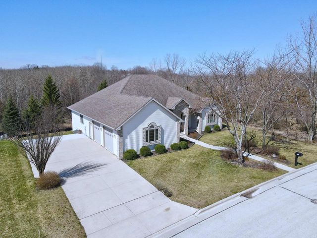 555 Moraine DRIVE, Elkhart Lake, WI 53020