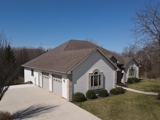 555 Moraine DRIVE, Elkhart Lake, WI 53020