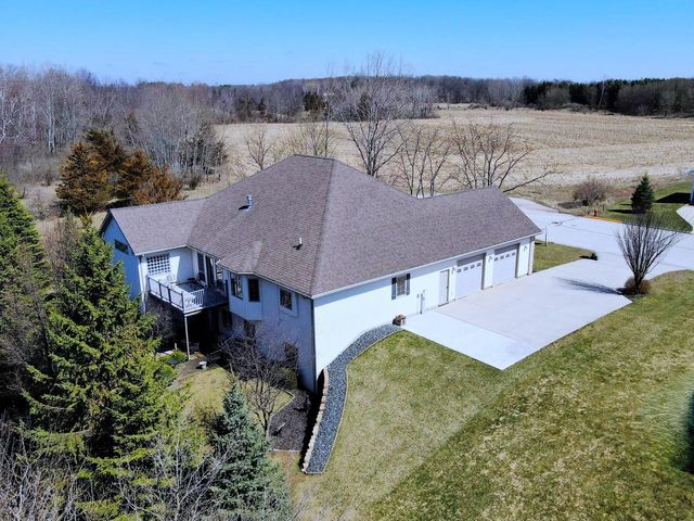 555 Moraine DRIVE, Elkhart Lake, WI 53020
