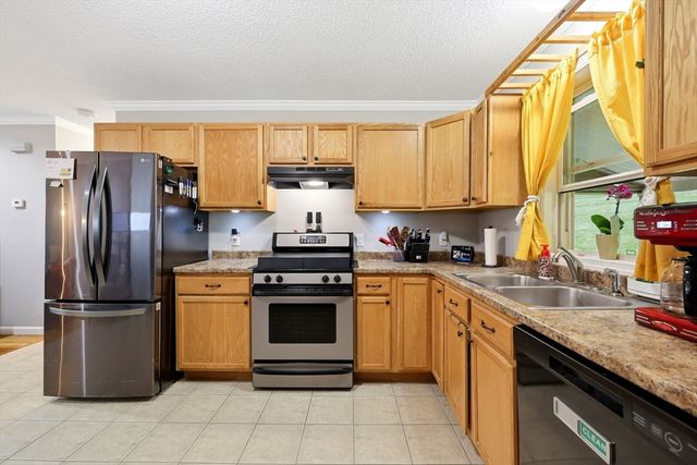 83 Buckley Blvd 83, Chicopee, MA 01020