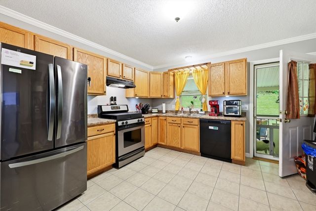 83 Buckley Blvd 83, Chicopee, MA 01020