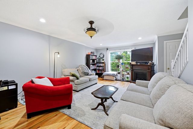 83 Buckley Blvd 83, Chicopee, MA 01020