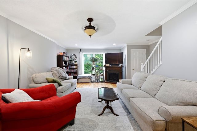 83 Buckley Blvd 83, Chicopee, MA 01020