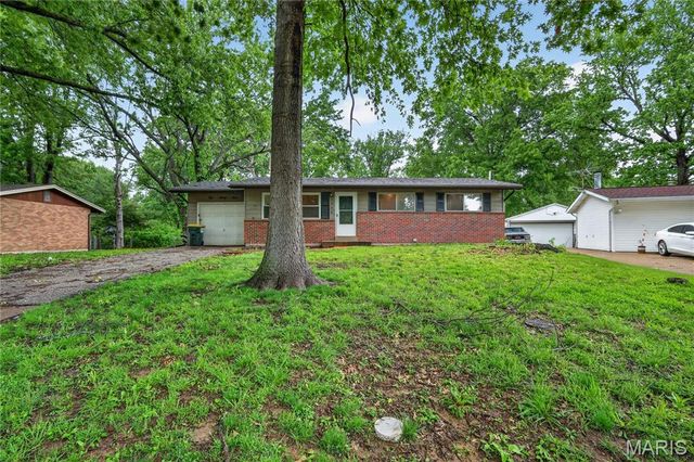 1065 Briarbrae Drive, St Louis, MO 63138
