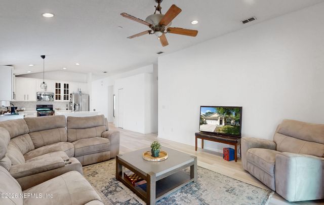 212 BROOKCHASE Lane W, Jacksonville, FL 32225