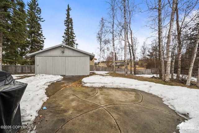 6033 Glenkerry Drive, Anchorage, AK 99504