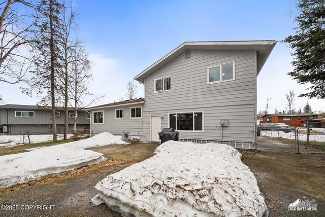 6033 Glenkerry Drive, Anchorage, AK 99504