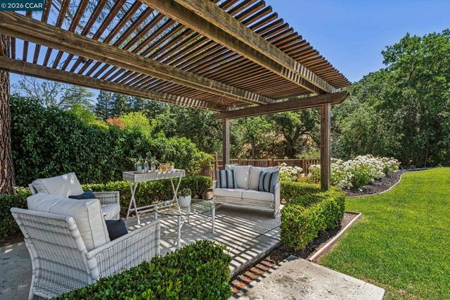2941 Roundhill Rd, Alamo, CA 94507